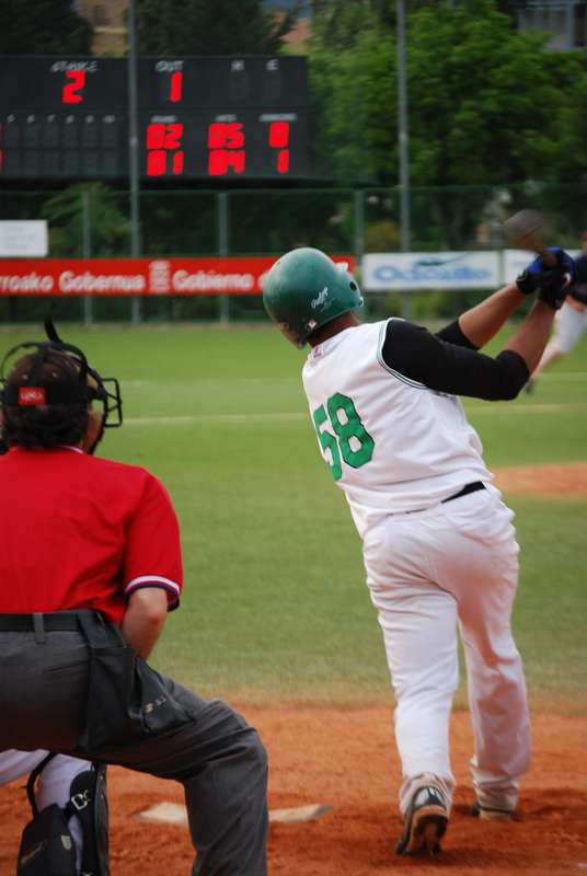 Reparto de victorias en el Derby de Divisi&oacute;n de Honor
